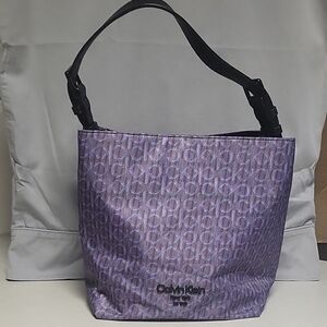 Calvin Klein  Shoulder Bag with cool graphic design